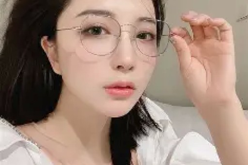 1天曝3大瓜！顶流女星签协议、约会激吻、知三当三各个炸裂